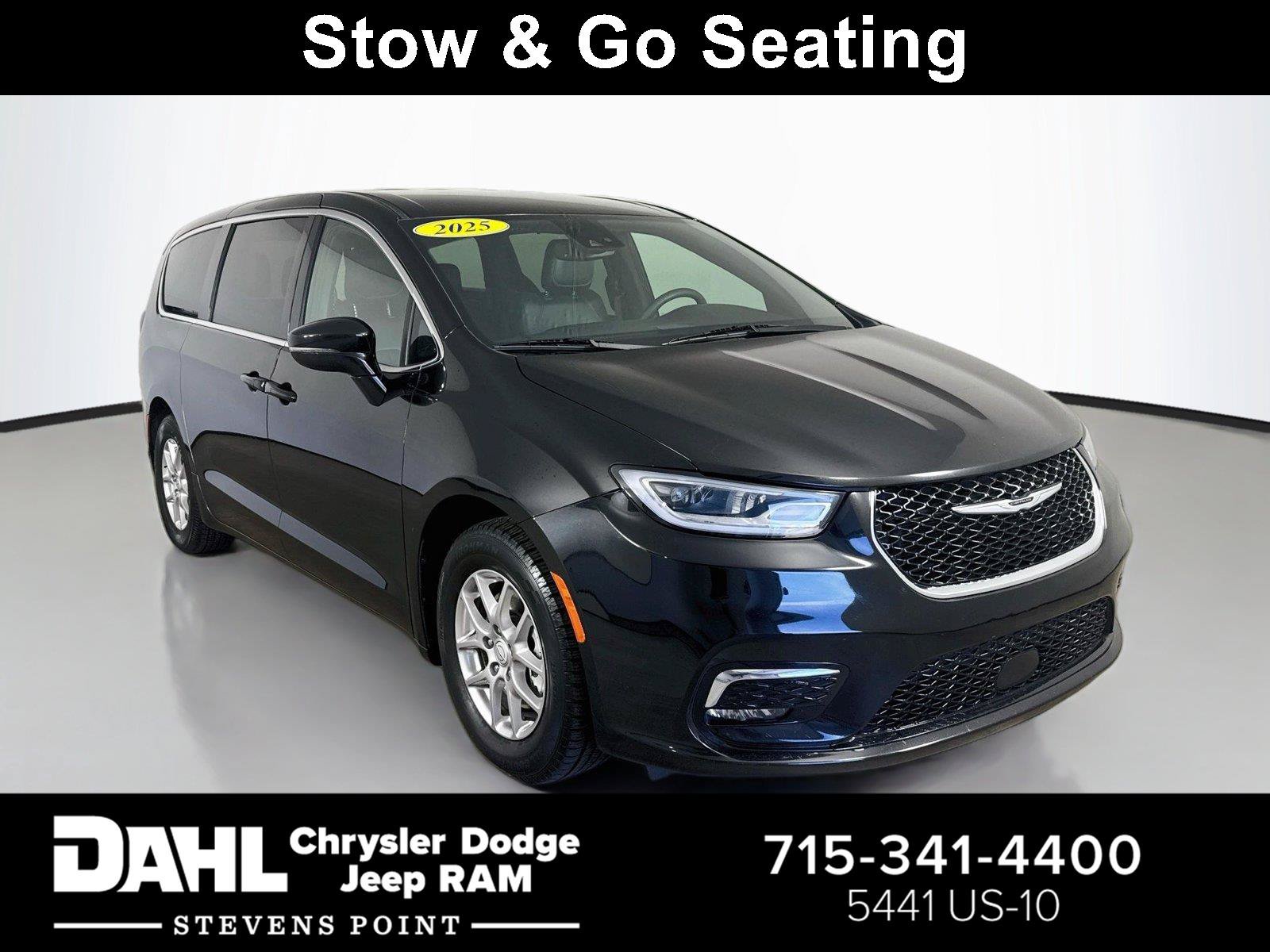 Used 2025 Chrysler Pacifica Select