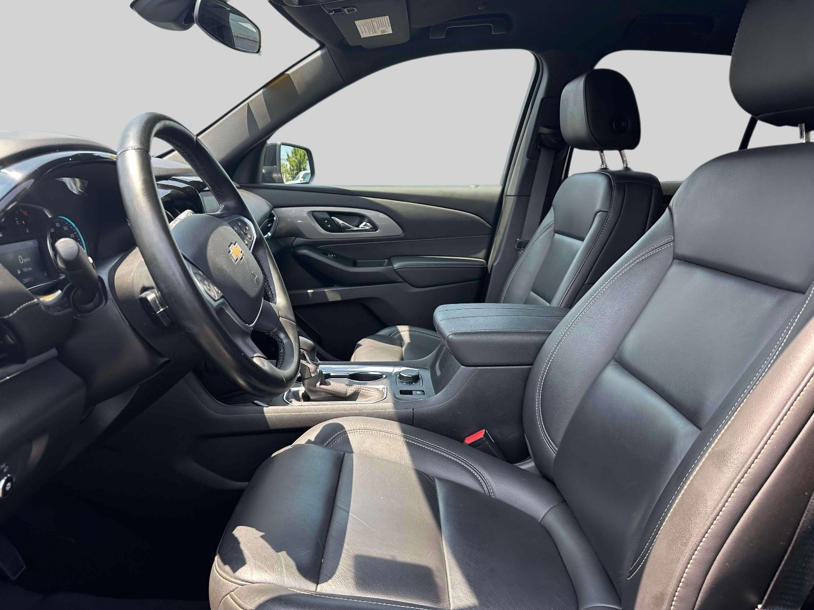 Used 2023 Chevrolet Traverse LT image 4