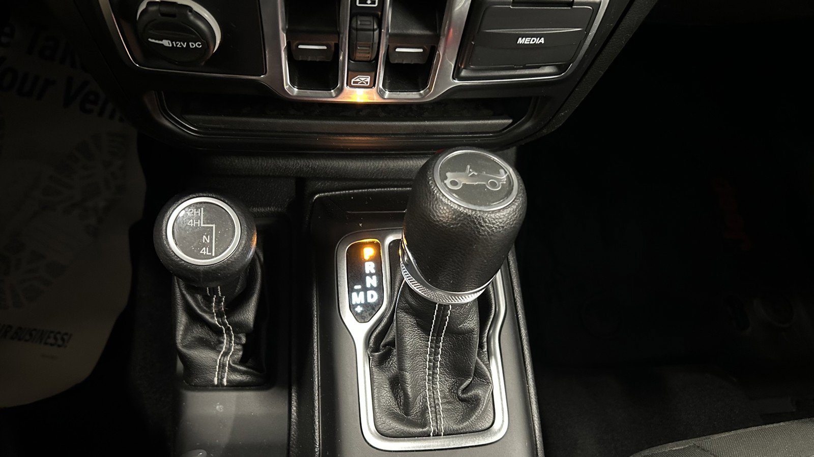 Used 2018 Jeep Wrangler Unlimited Sahara AWD/4WD image 31