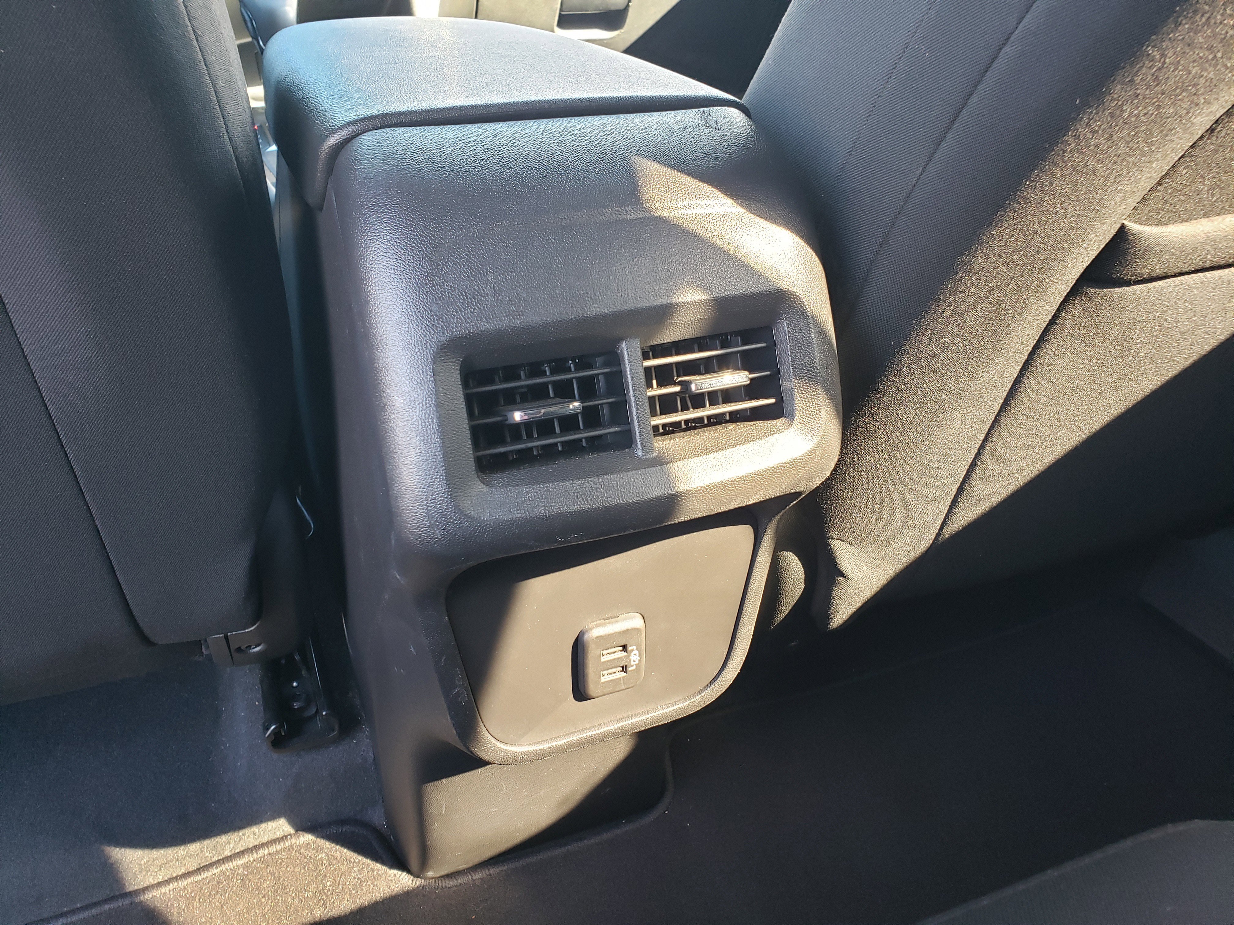 Used 2022 Chevrolet Equinox LT w/ Driver Convenience Package image 36