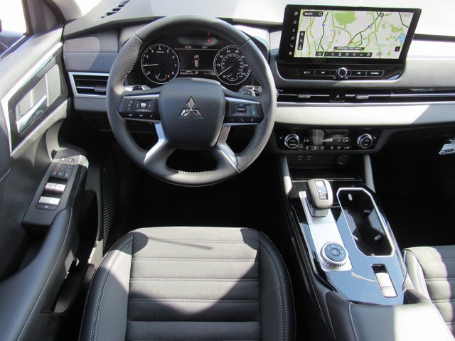 New 2025 Mitsubishi Outlander SE image 11