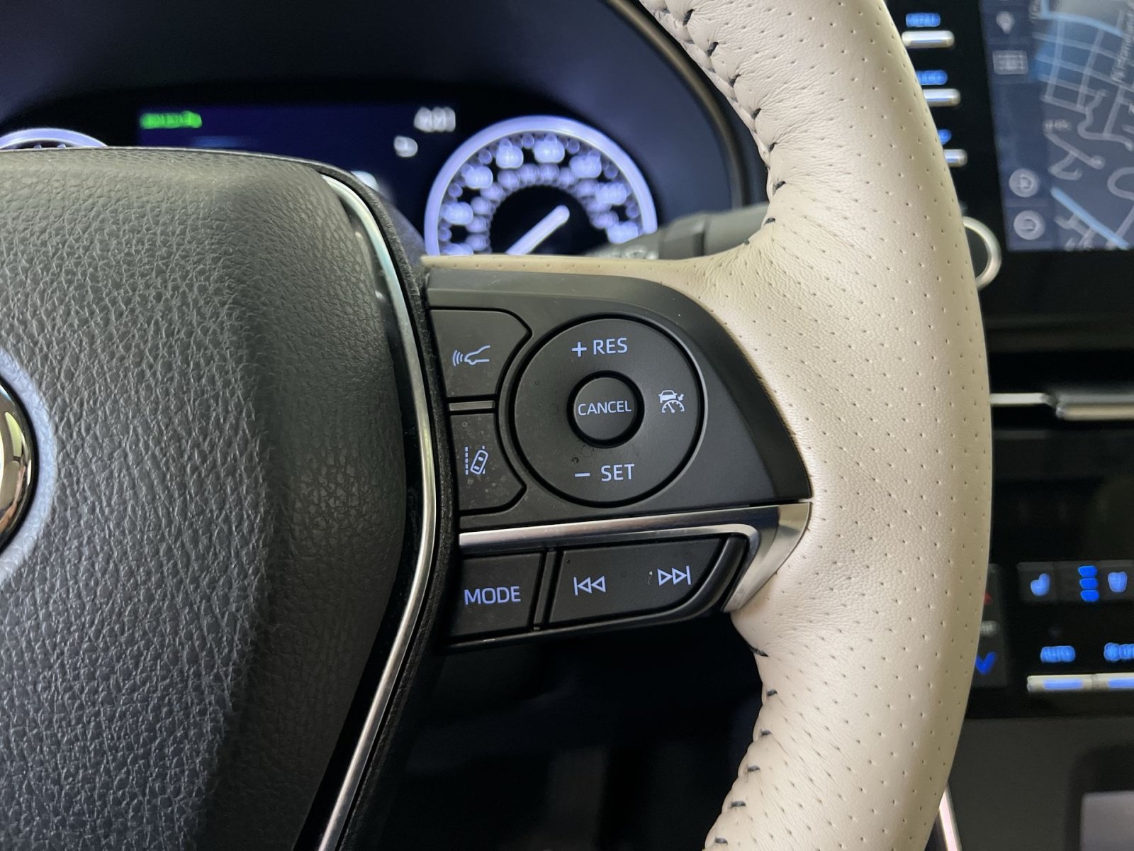 Used 2020 Toyota Avalon Limited w/ Advanced Safety Package FWD image 34