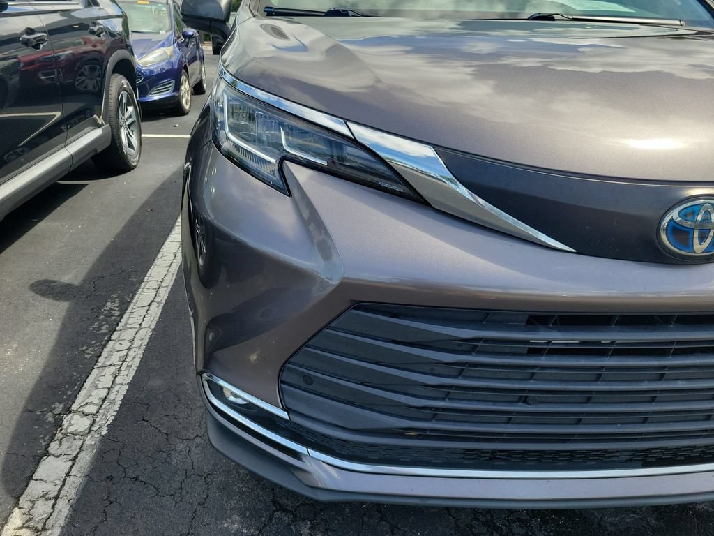Used 2022 Toyota Sienna XLE w/ XLE Plus Package FWD image 8