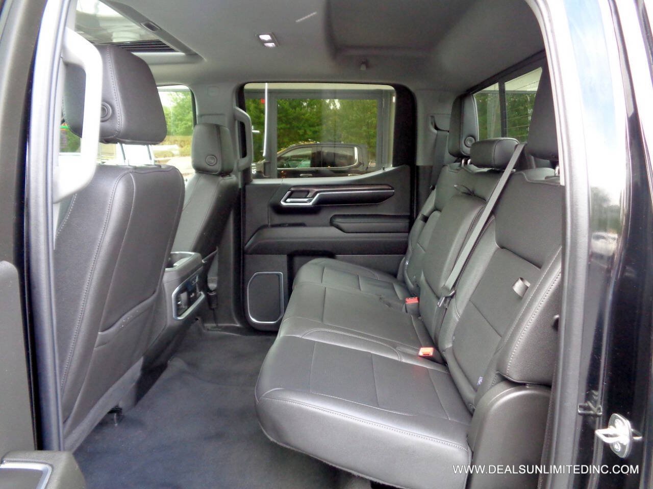 Used 2024 Chevrolet Silverado 1500 LTZ w/ LTZ Premium Package AWD/4WD image 26