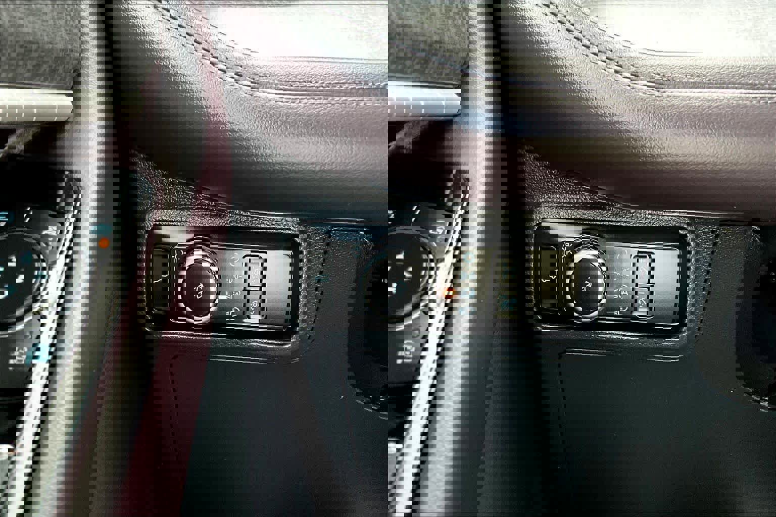 Used 2025 Ford Explorer Platinum w/ LUX Leather Package image 36