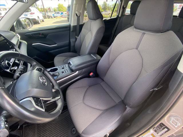 Certified 2024 Toyota Highlander LE AWD/4WD image 11