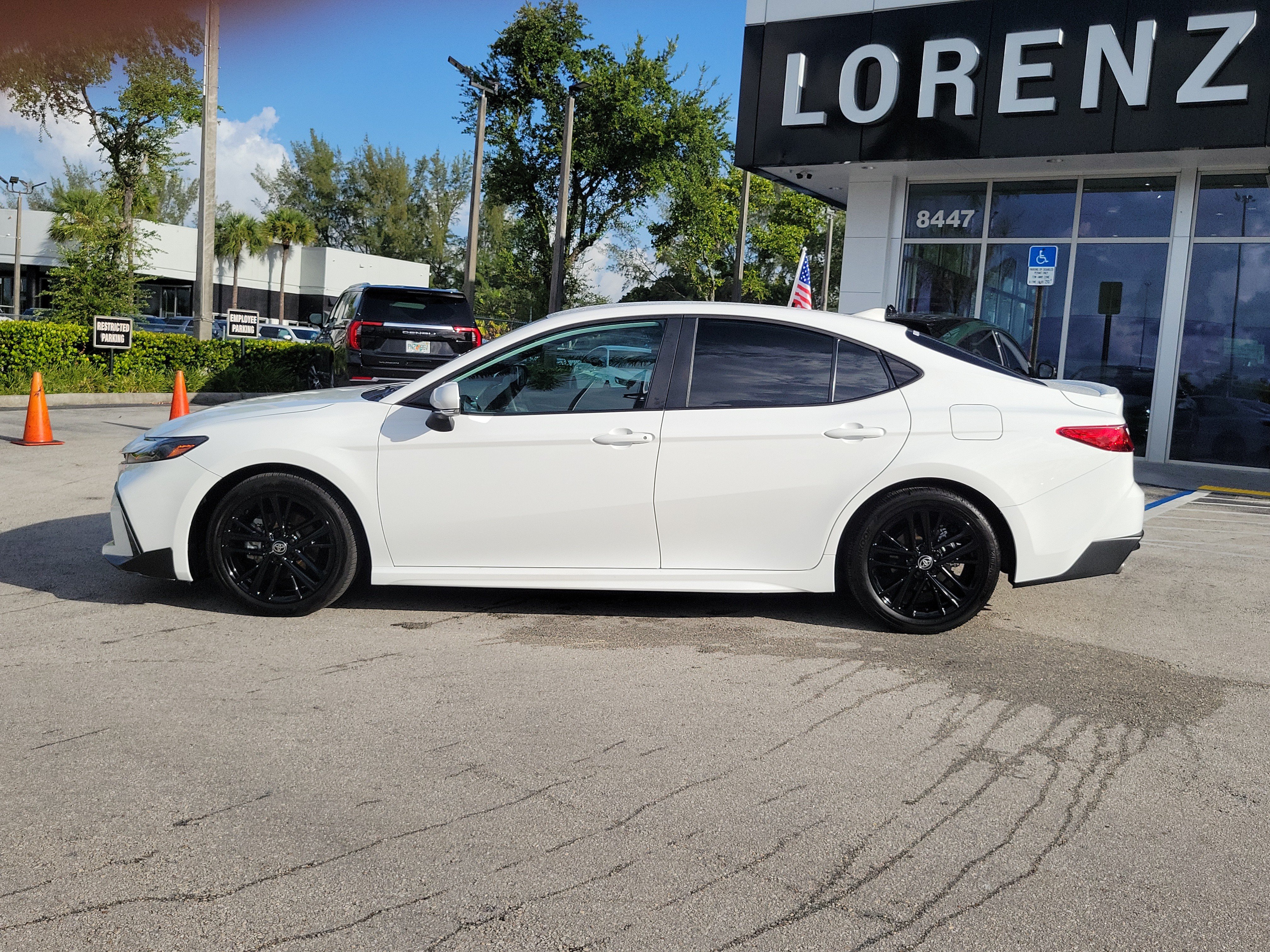 Used 2026 Toyota Camry SE FWD image 9