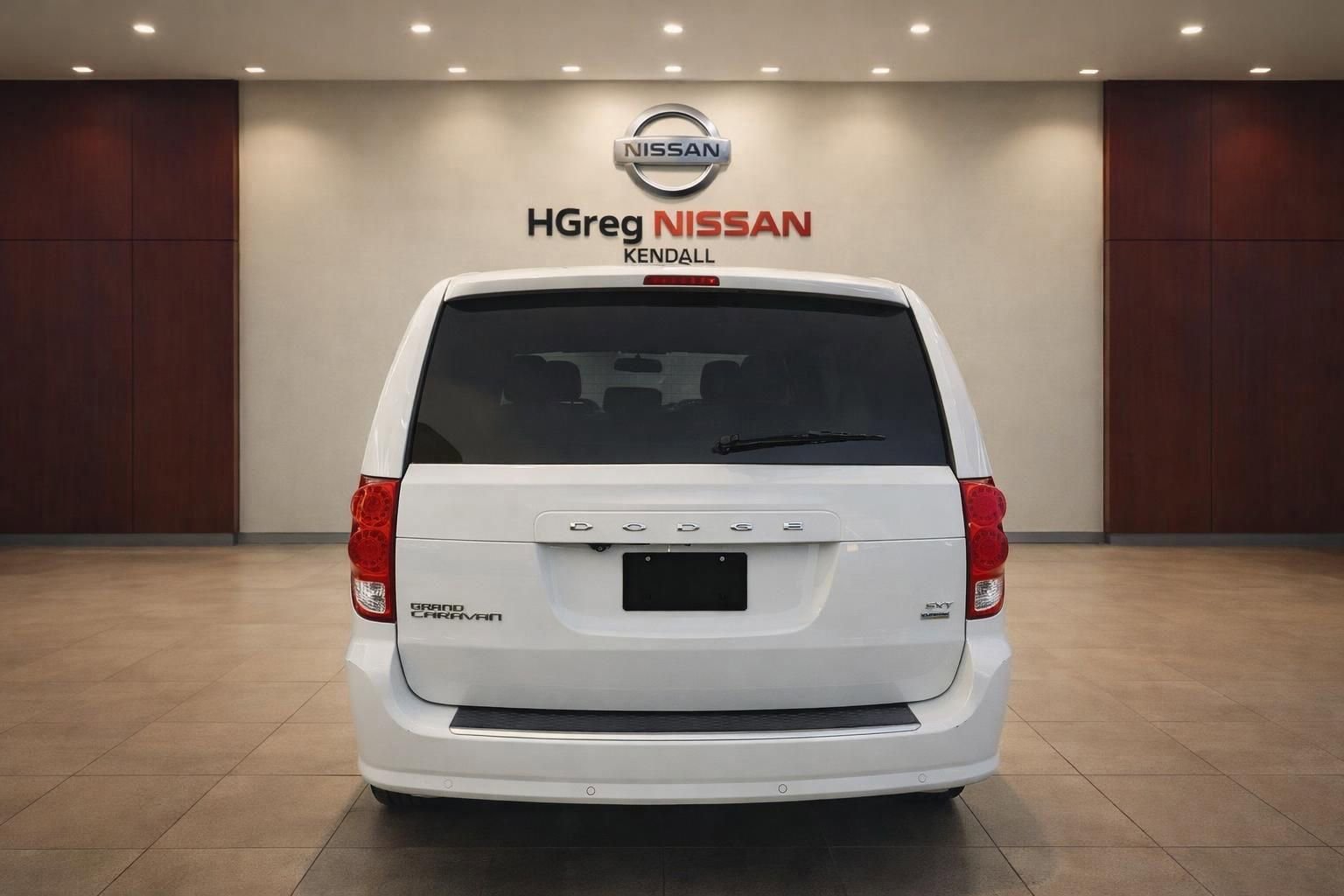 Used 2019 Dodge Grand Caravan SXT w/ Rear Park Assist Package image 3