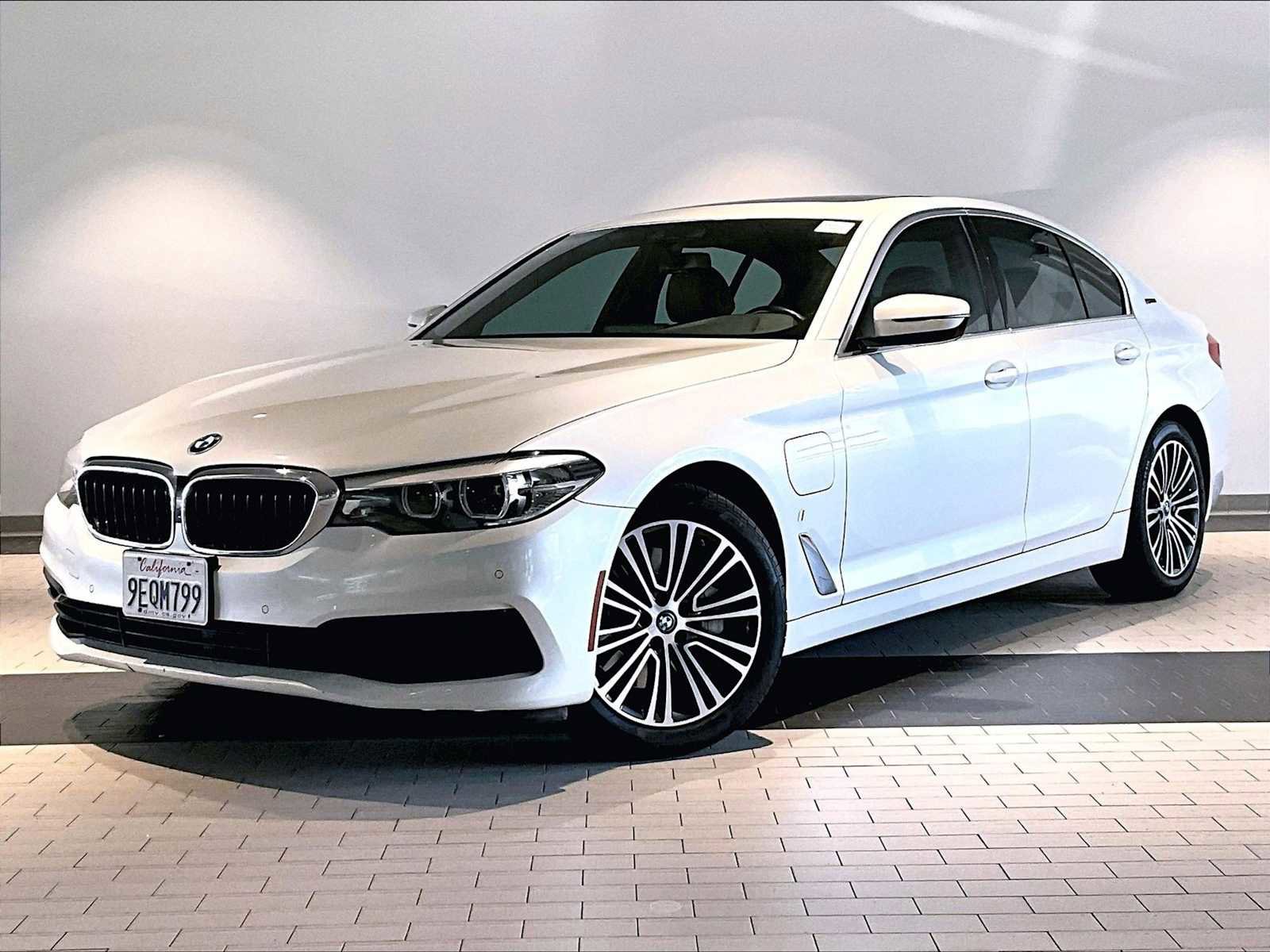Used 2019 BMW 530e w/ Convenience Package image 1