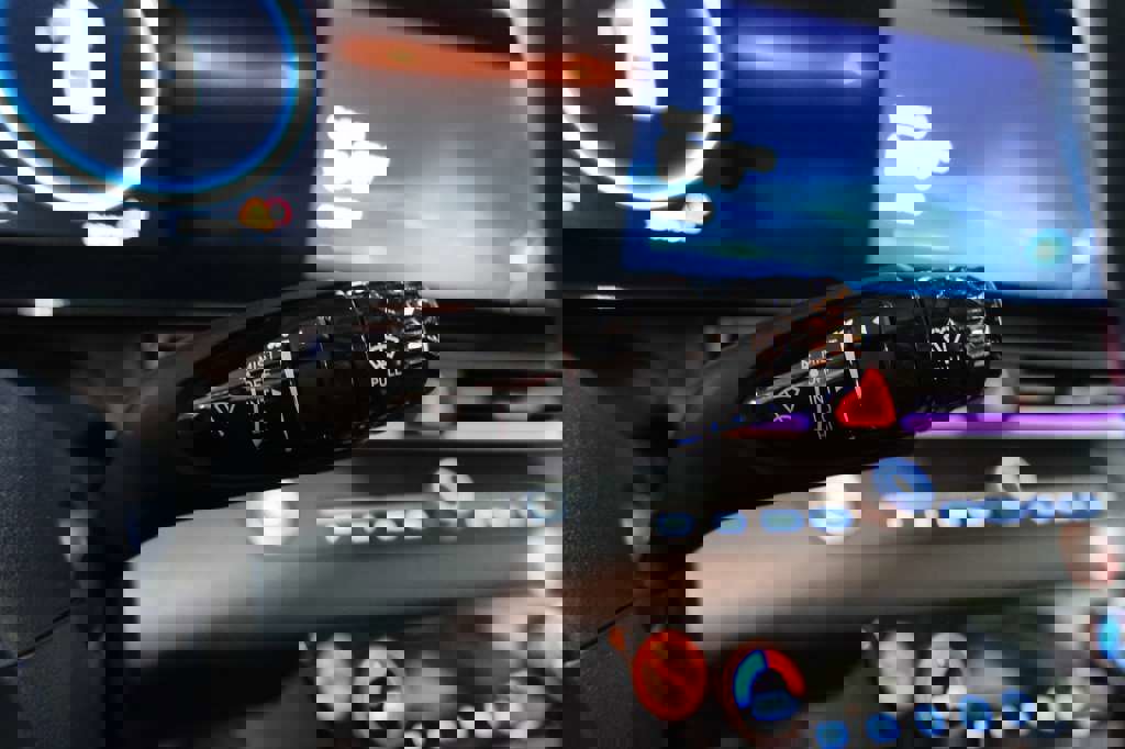 Used 2024 Hyundai Elantra Limited image 39