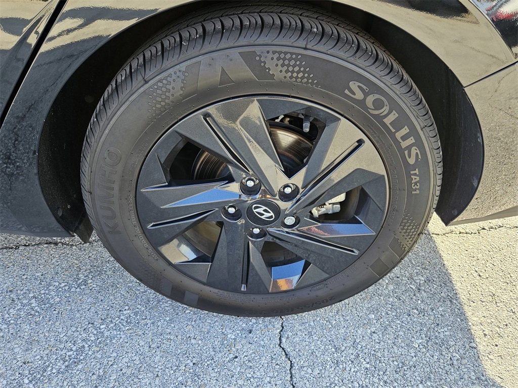 Used 2023 Hyundai Elantra Blue image 37