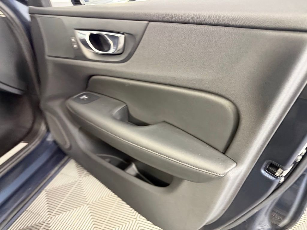 Used 2025 Volvo S60 B5 Core image 34