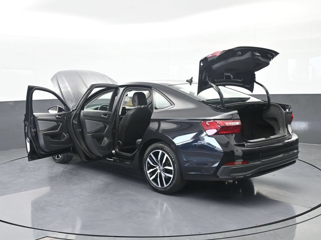 Used 2025 Volkswagen Jetta SE FWD image 72