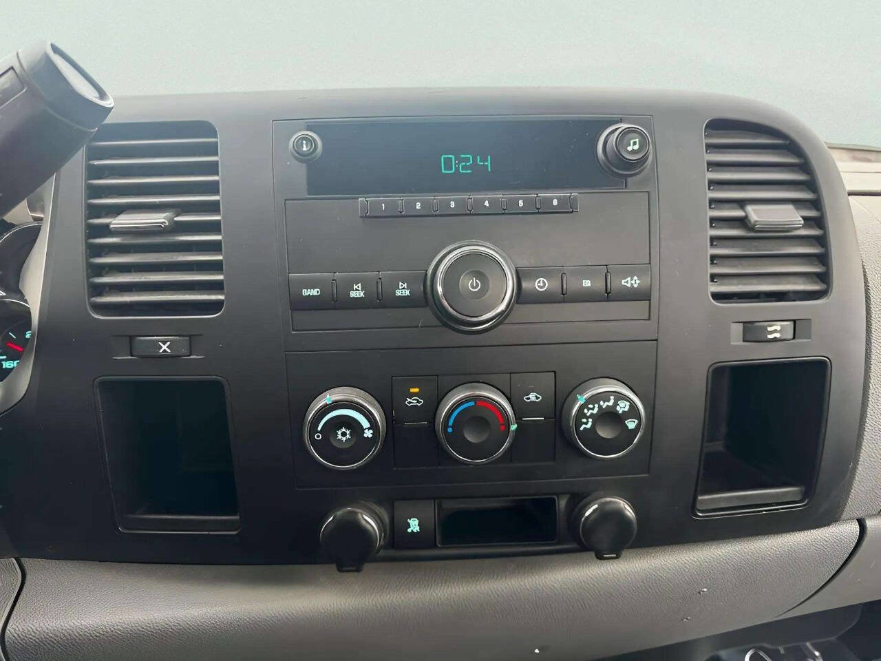 Used 2011 GMC Sierra 2500 W/T w/ Snow Plow Prep Package image 19