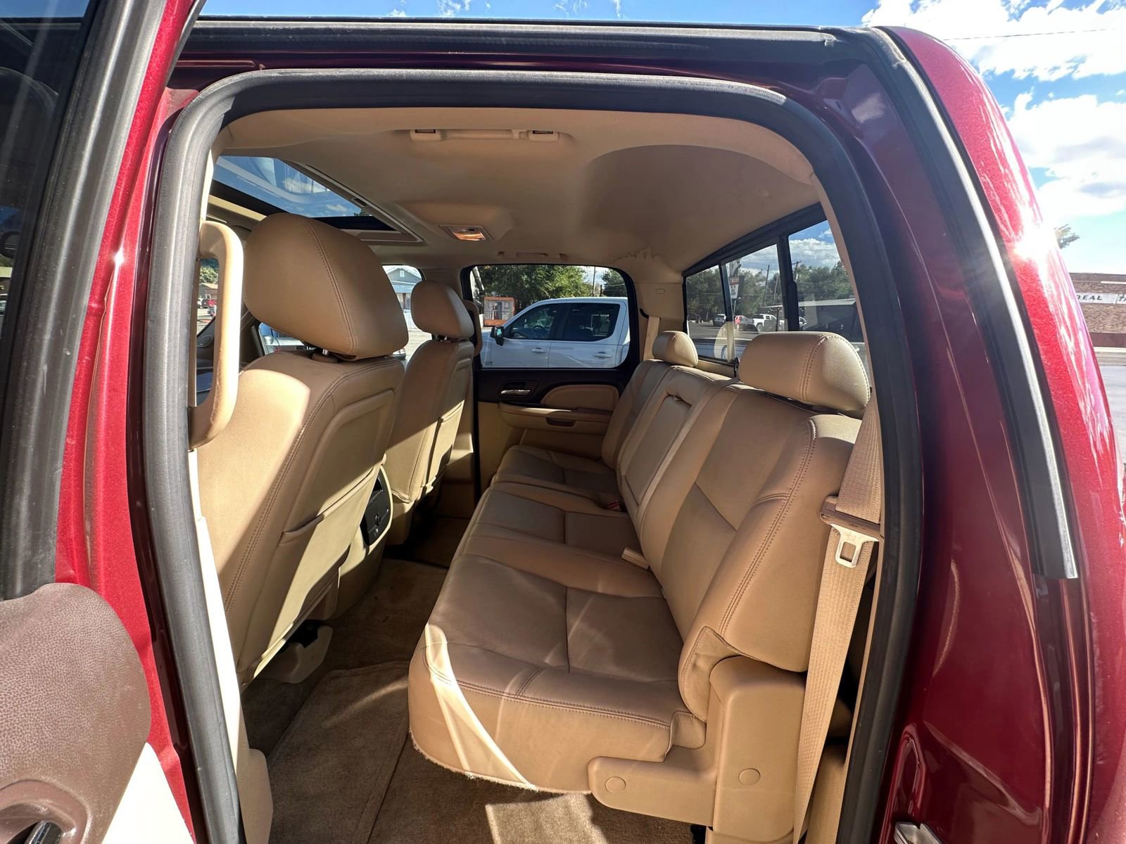 Used 2014 GMC Sierra 2500 Denali w/ Suspension Package, Off-Road image 3