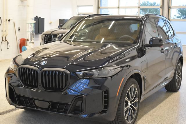 New 2026 BMW X5 xDrive50e w/ M Sport Package AWD/4WD image 9
