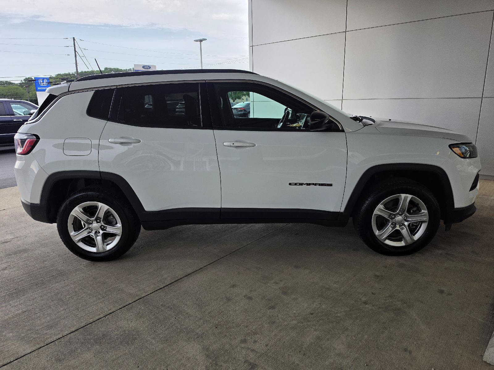 Used 2024 Jeep Compass Latitude AWD/4WD image 6
