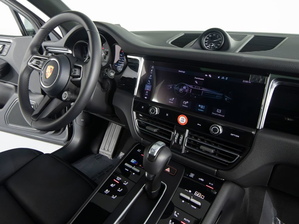 Certified 2026 Porsche Macan AWD/4WD image 35