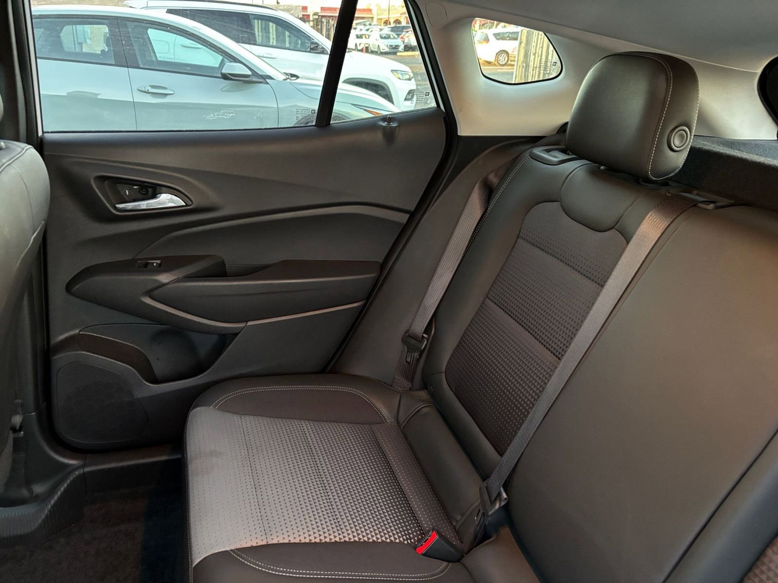 Used 2025 Chevrolet Trax LT FWD image 38