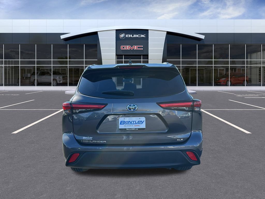 Used 2022 Toyota Highlander XLE AWD/4WD image 5