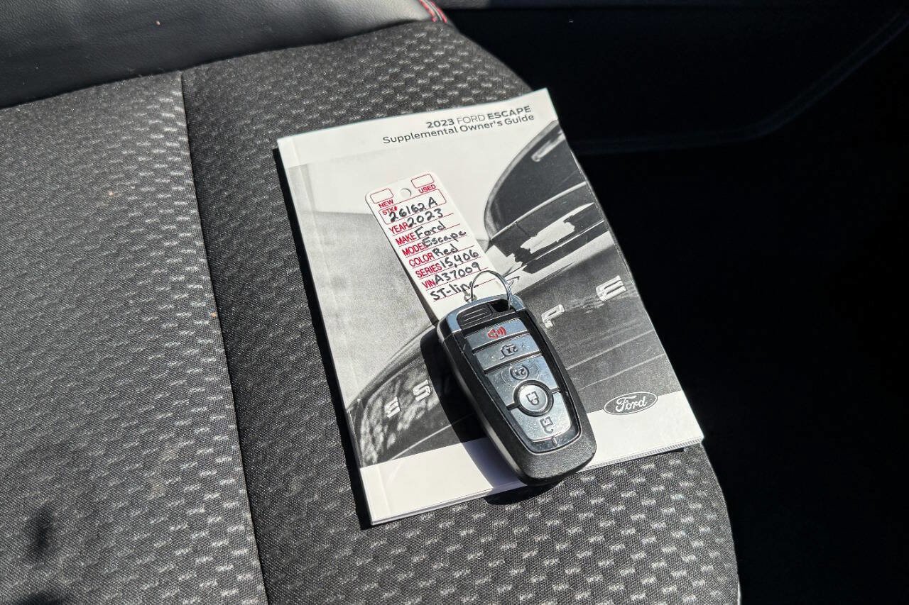 Used 2023 Ford Escape ST-Line w/ Tech Pack #1 AWD/4WD image 33