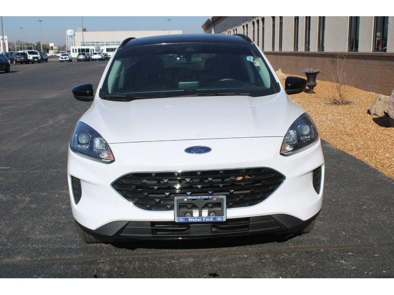 Used 2022 Ford Escape SE w/ SE Sport Appearance Package image 8