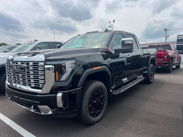 New 2026 GMC Sierra 3500 Denali w/ LPO, Black Badging Package