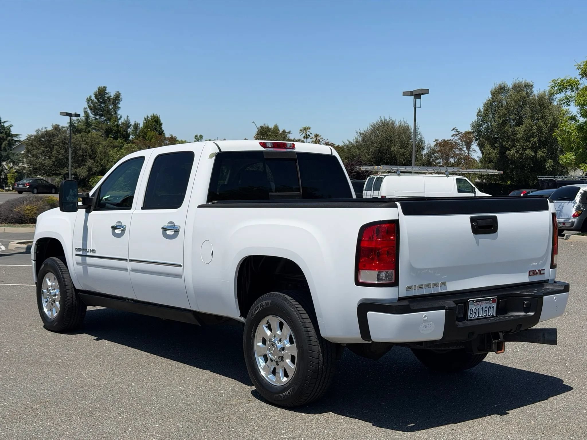 Used 2011 GMC Sierra 3500 Denali w/ Suspension Package, Off-Road AWD/4WD image 3