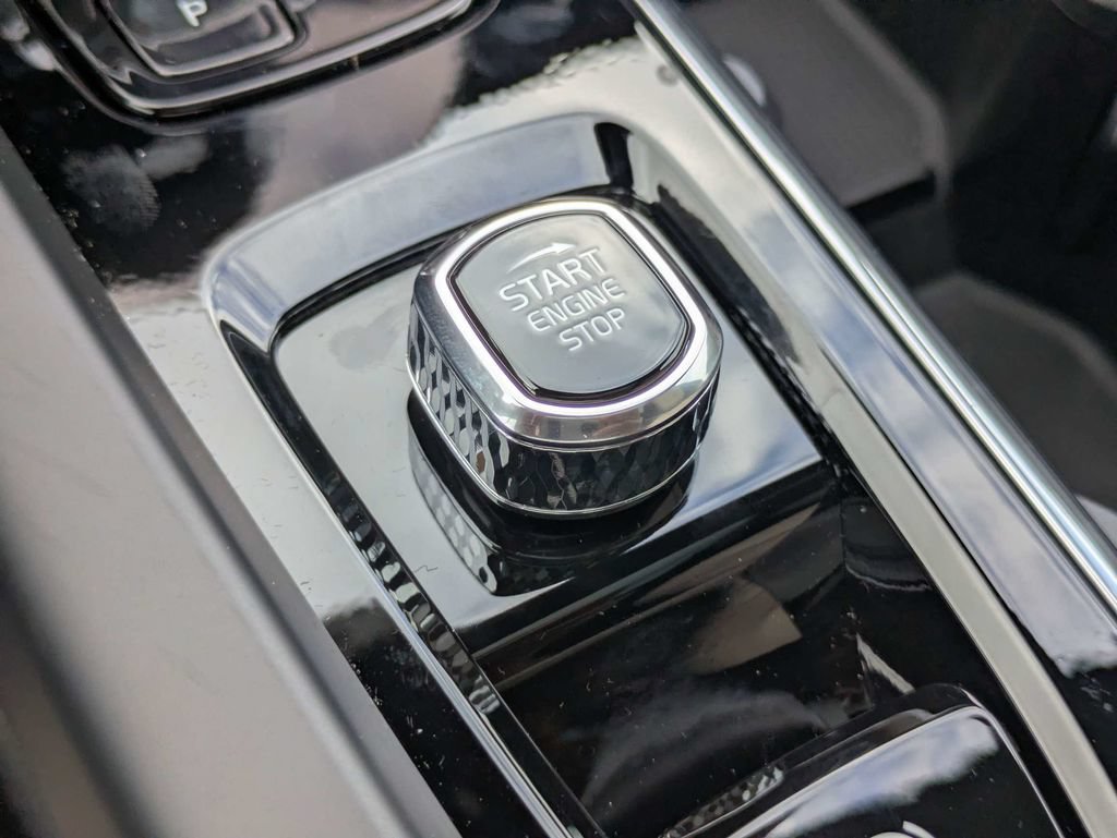 New 2026 Volvo XC60 B5 Core AWD/4WD image 30