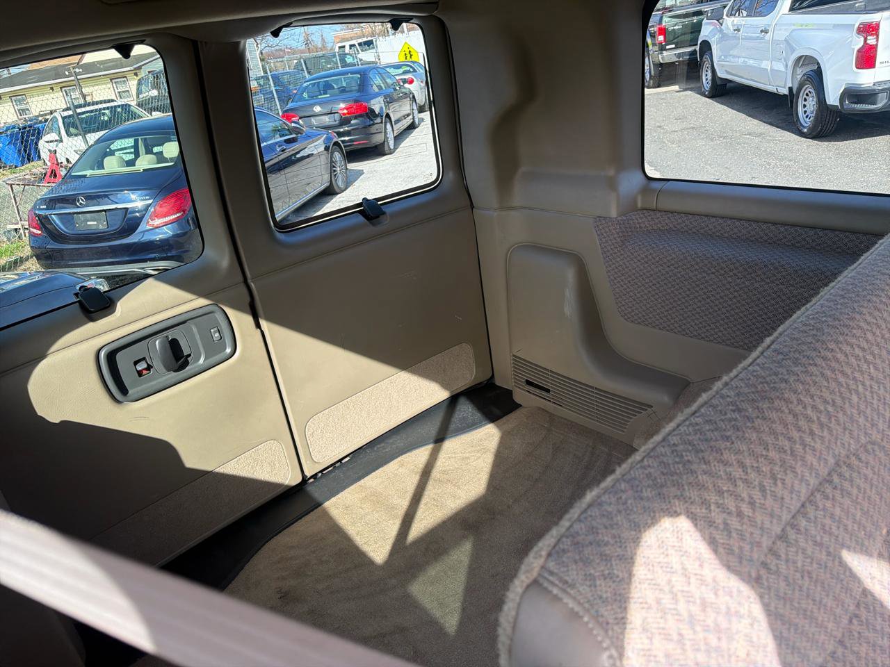 Used 2002 Chevrolet Express 1500 1500 Express Crew w/ LS Preferred Equipment Group RWD image 19