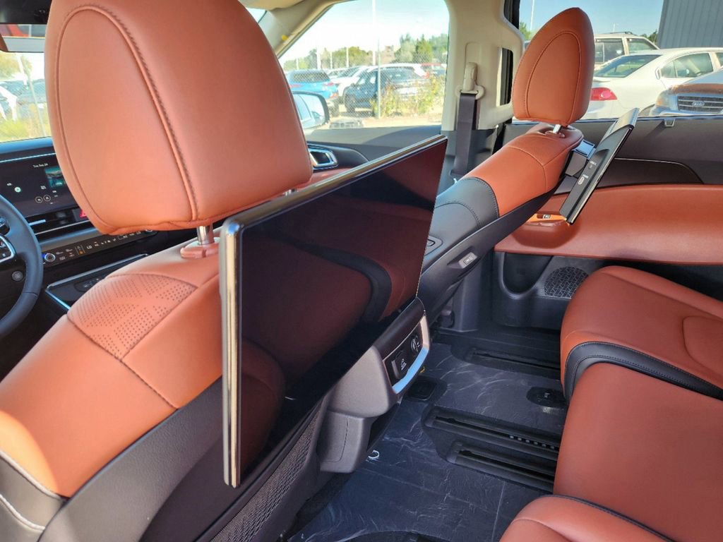 Certified 2025 Kia Carnival SX image 17
