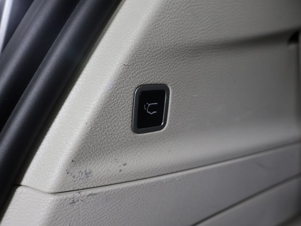 Used 2023 Chrysler Pacifica Touring-L FWD image 19