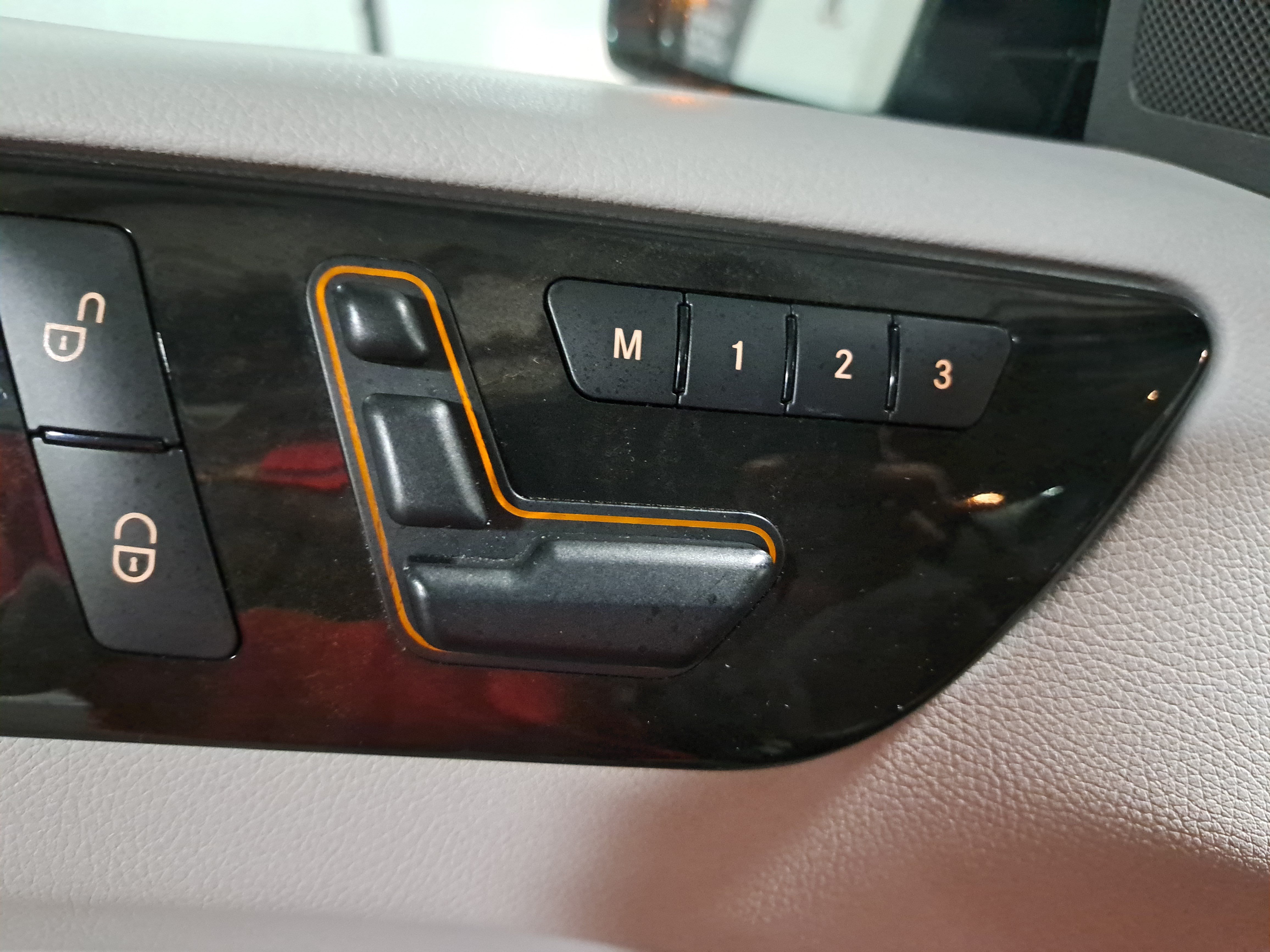Used 2015 Mercedes-Benz ML 350 4MATIC image 28