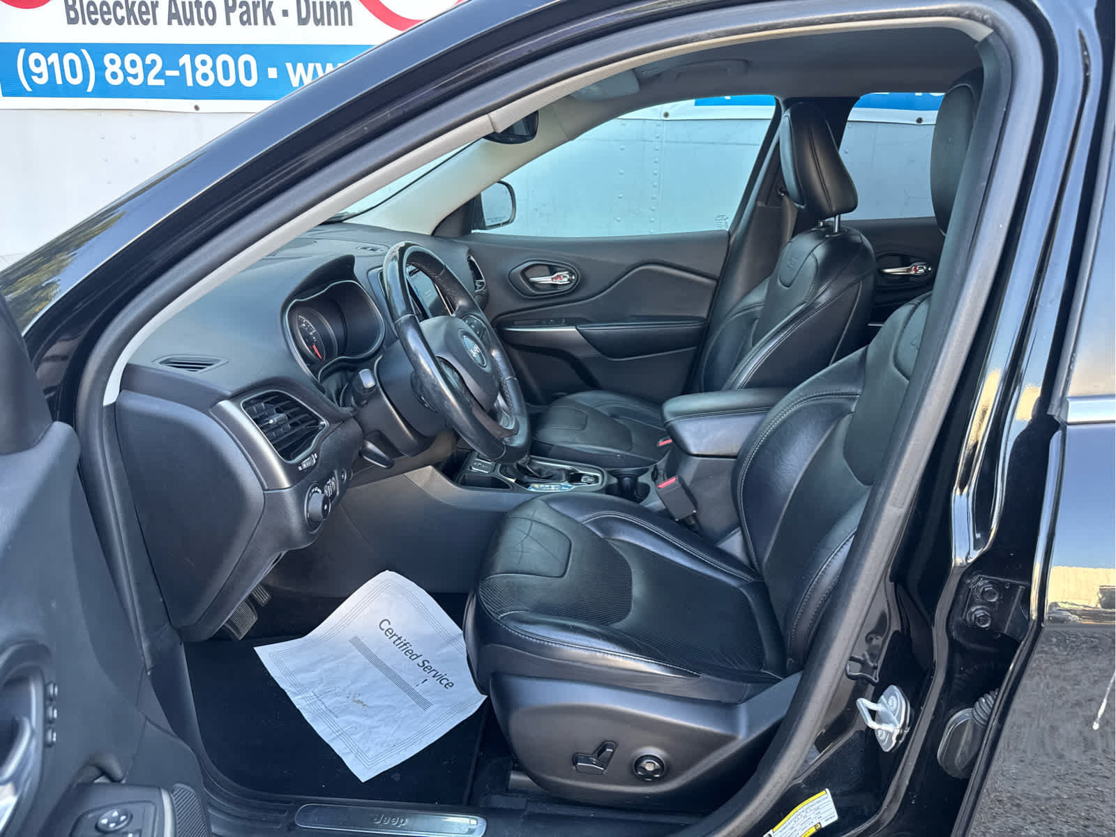 Used 2019 Jeep Cherokee Limited FWD image 21