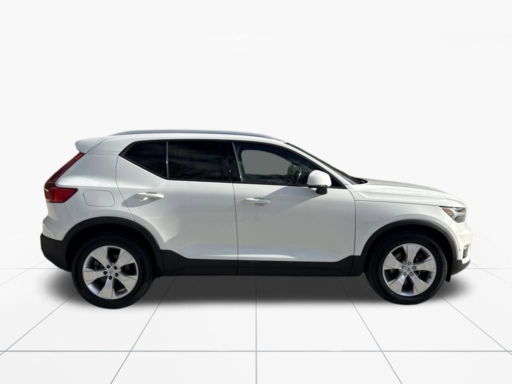 Used 2019 Volvo XC40 T5 Momentum image 10