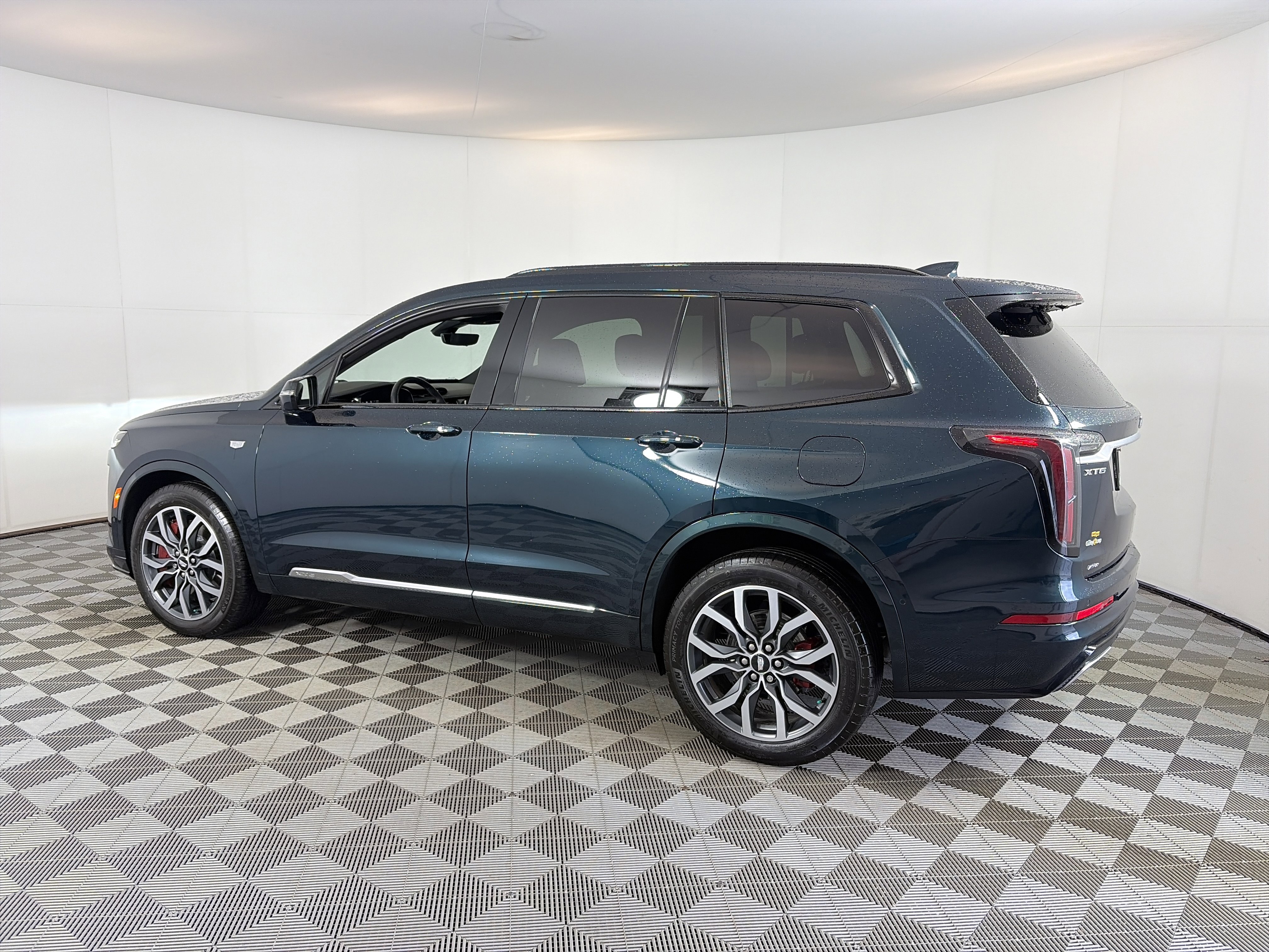 Certified 2024 Cadillac XT6 Sport w/ Technology Package image 9