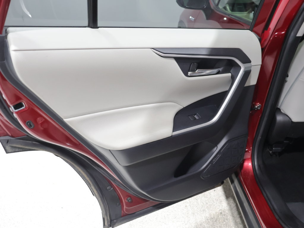 Used 2021 Toyota RAV4 XLE Premium AWD/4WD image 20