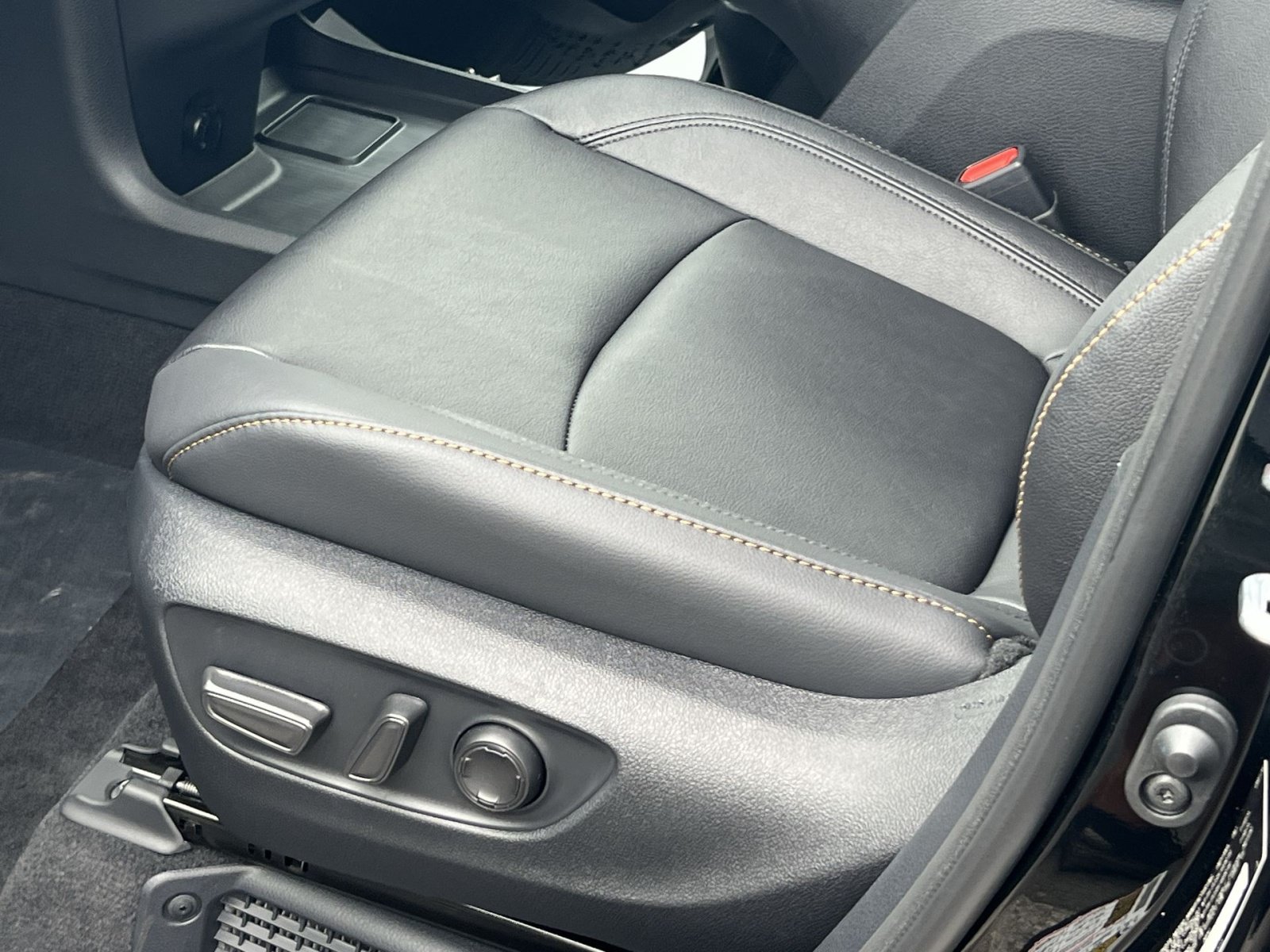 New 2026 Toyota Sienna XLE Woodland Edition AWD/4WD image 8