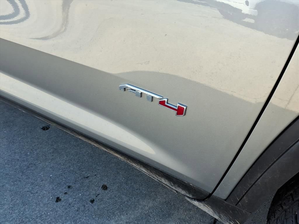 Used 2025 GMC Acadia AT4 w/ Luxury Package image 10