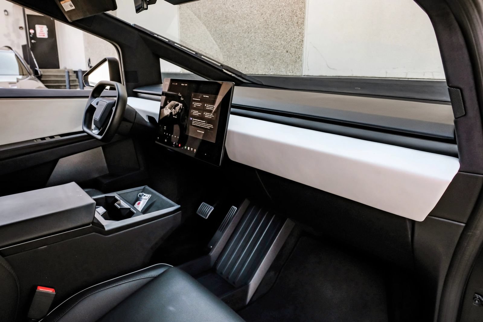 Used 2024 Tesla Cybertruck AWD Crew Cab image 18