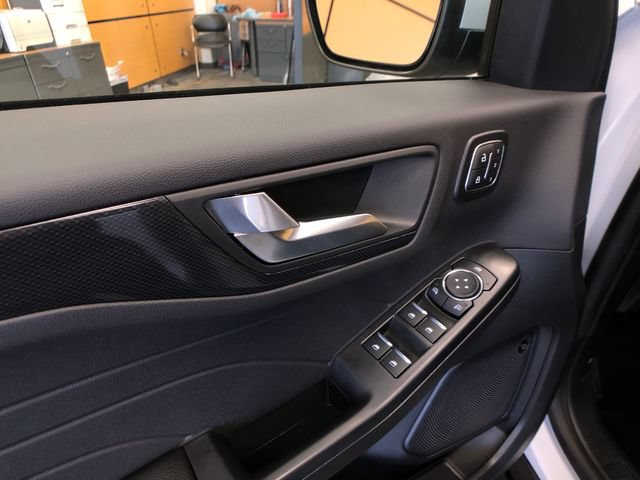 Used 2025 Ford Escape ST-Line Elite w/ Premium Technology Package AWD/4WD image 12