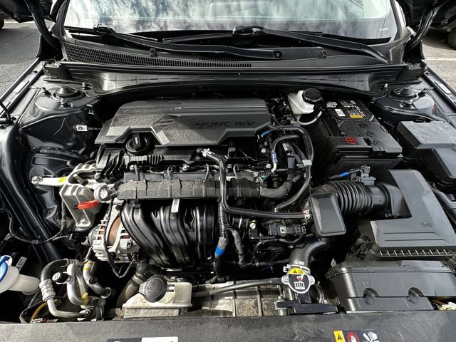 Used 2023 Hyundai Elantra SE FWD image 31