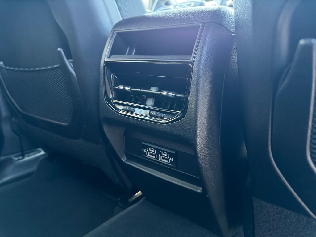 Used 2024 Jeep Grand Cherokee Laredo X image 15