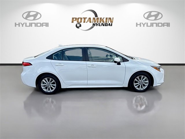 Used 2023 Toyota Corolla LE w/ LE Convenience Package image 4