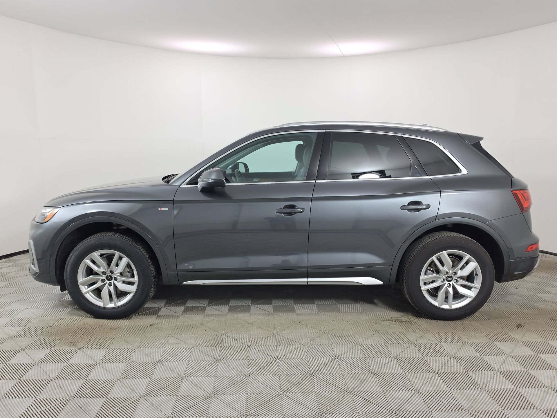 Certified 2023 Audi Q5 2.0T Premium w/ Convenience Package AWD/4WD image 4
