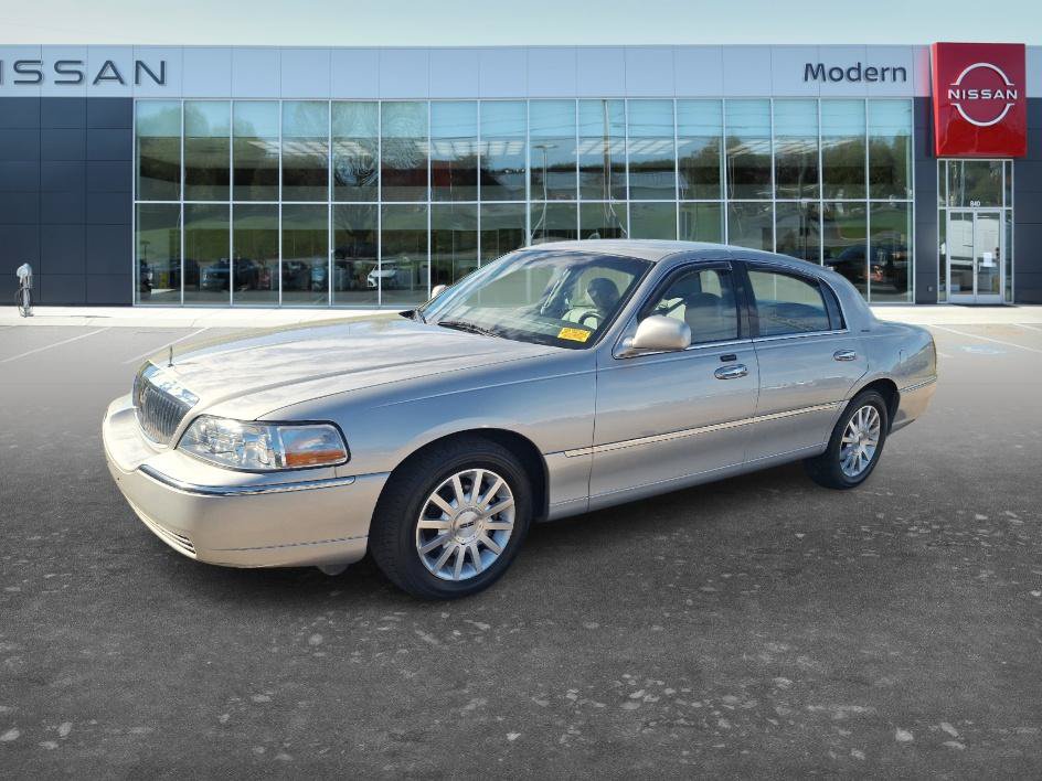 Used 2007 Lincoln Town Car Signature