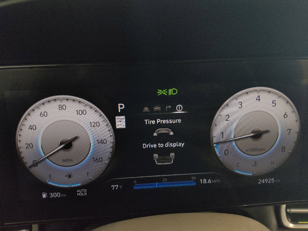 Used 2025 Hyundai Elantra SEL FWD image 23