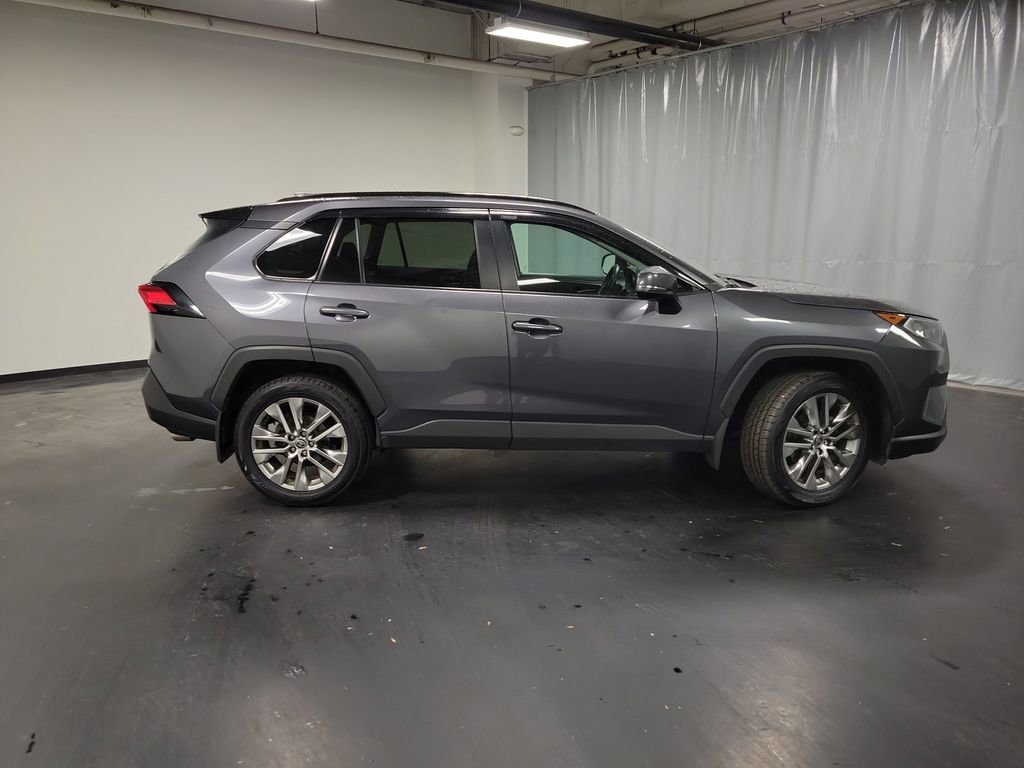 Used 2021 Toyota RAV4 XLE Premium image 9