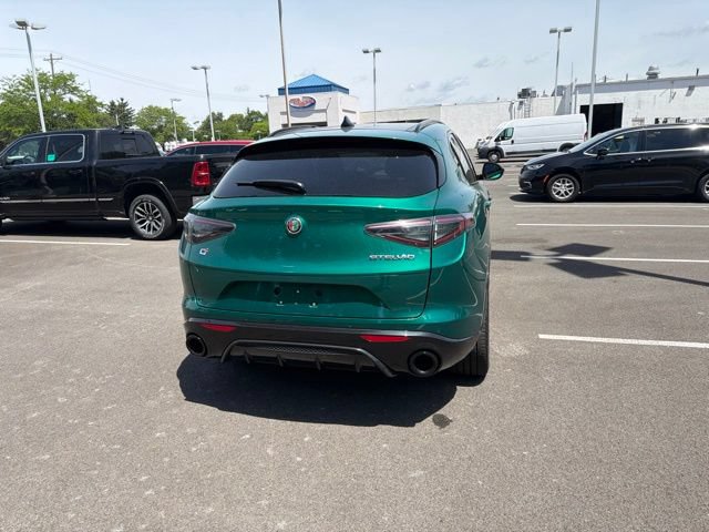 Used 2025 Alfa Romeo Stelvio Sprint AWD/4WD image 4