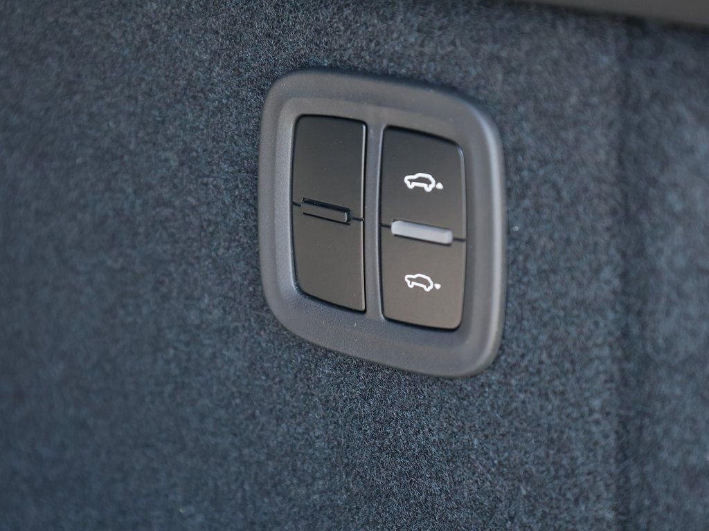 Used 2025 Porsche Macan Turbo Electric image 11